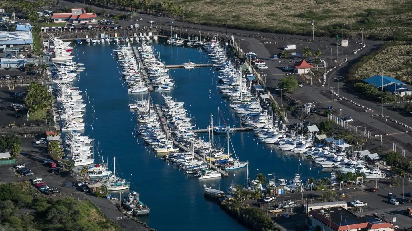 Hawaii tourists rescued after following GPS directions into boat harbor