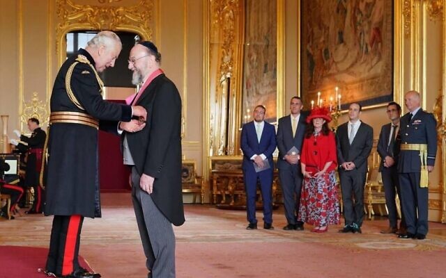The Chief Rabbi becomes a Knight:  Chief Rabbi Ephraim Mirvis has received his Knighthood at a ceremony at Windsor Castle.