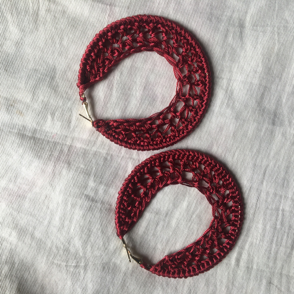 A pair of knitted earring 