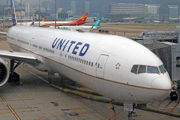 Laptop Stuck in Cabin Prompts Diversion of United Airlines Transatlantic Flight, Leading to Over a Day's Delay