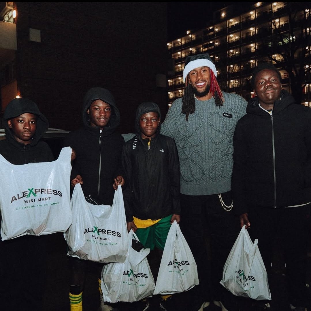 Christmas: Iwobi Gives Out Free Food In London