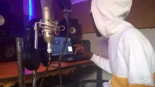 Freestyling at the studio 
#nircle #nirclefeeds #Entertainment