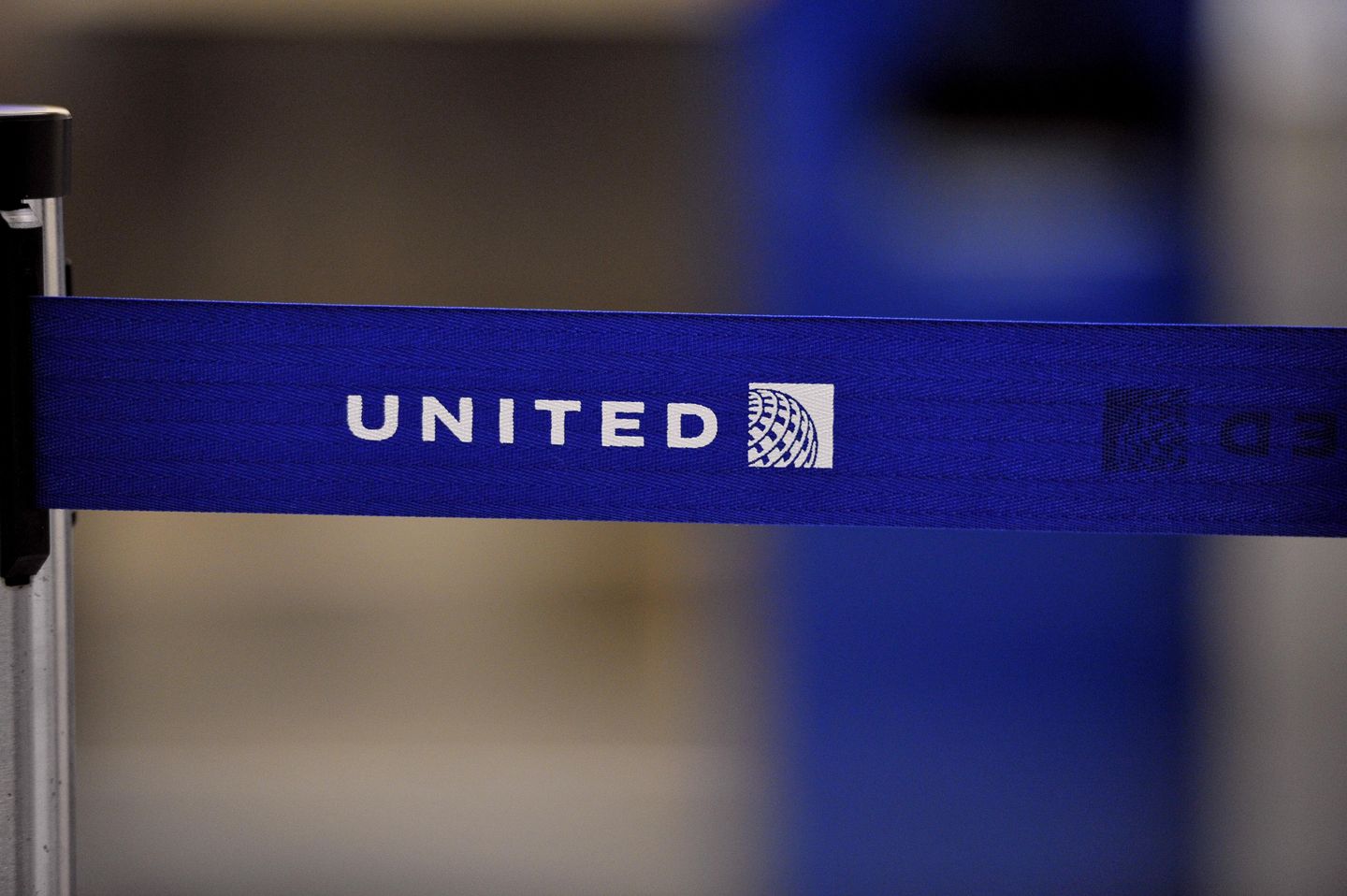 Dead body found in wheel well of United plane from Chicago to Maui