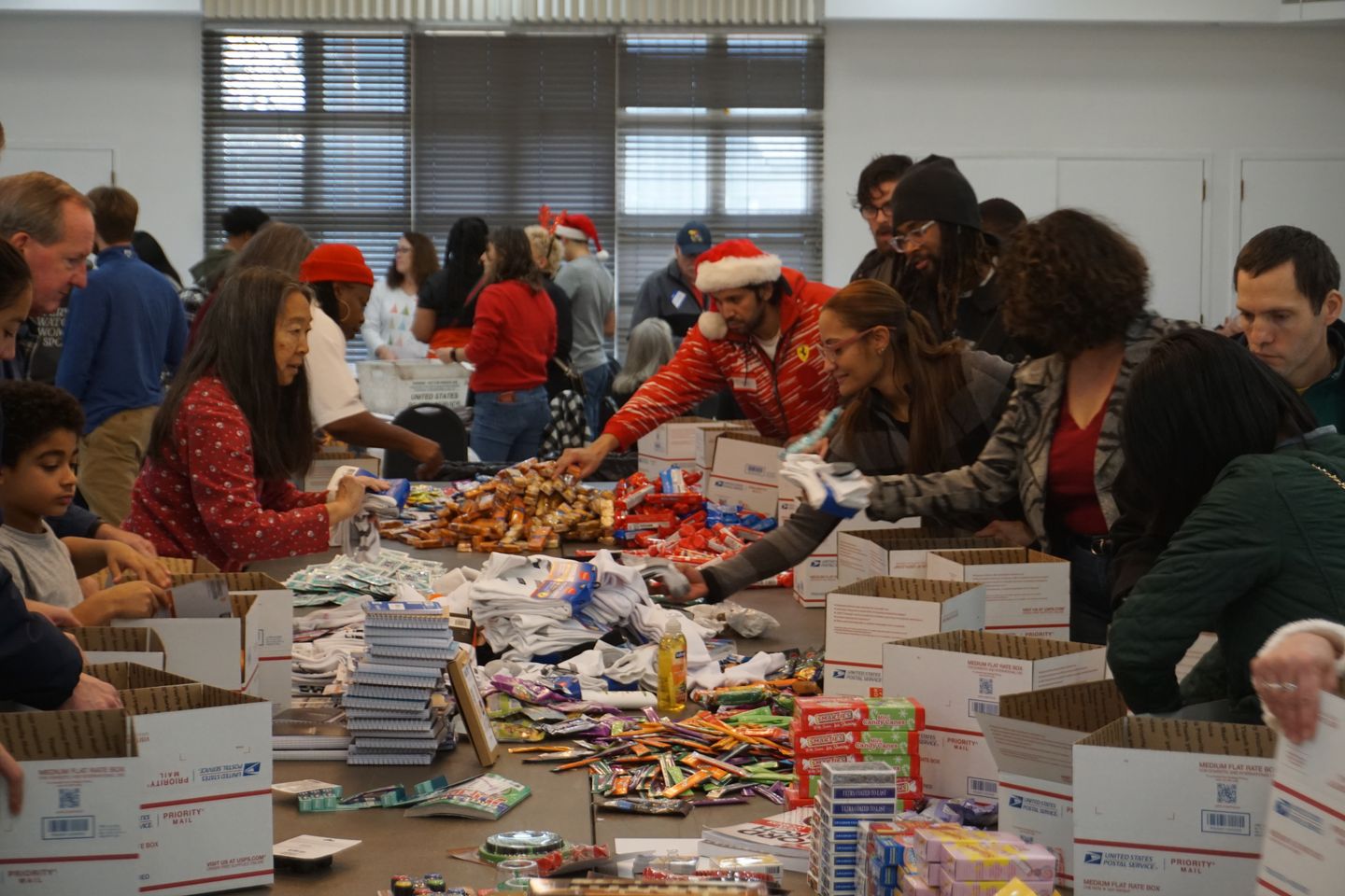 Volunteers put together care packages, letters for veterans and deployed soldiers on Christmas