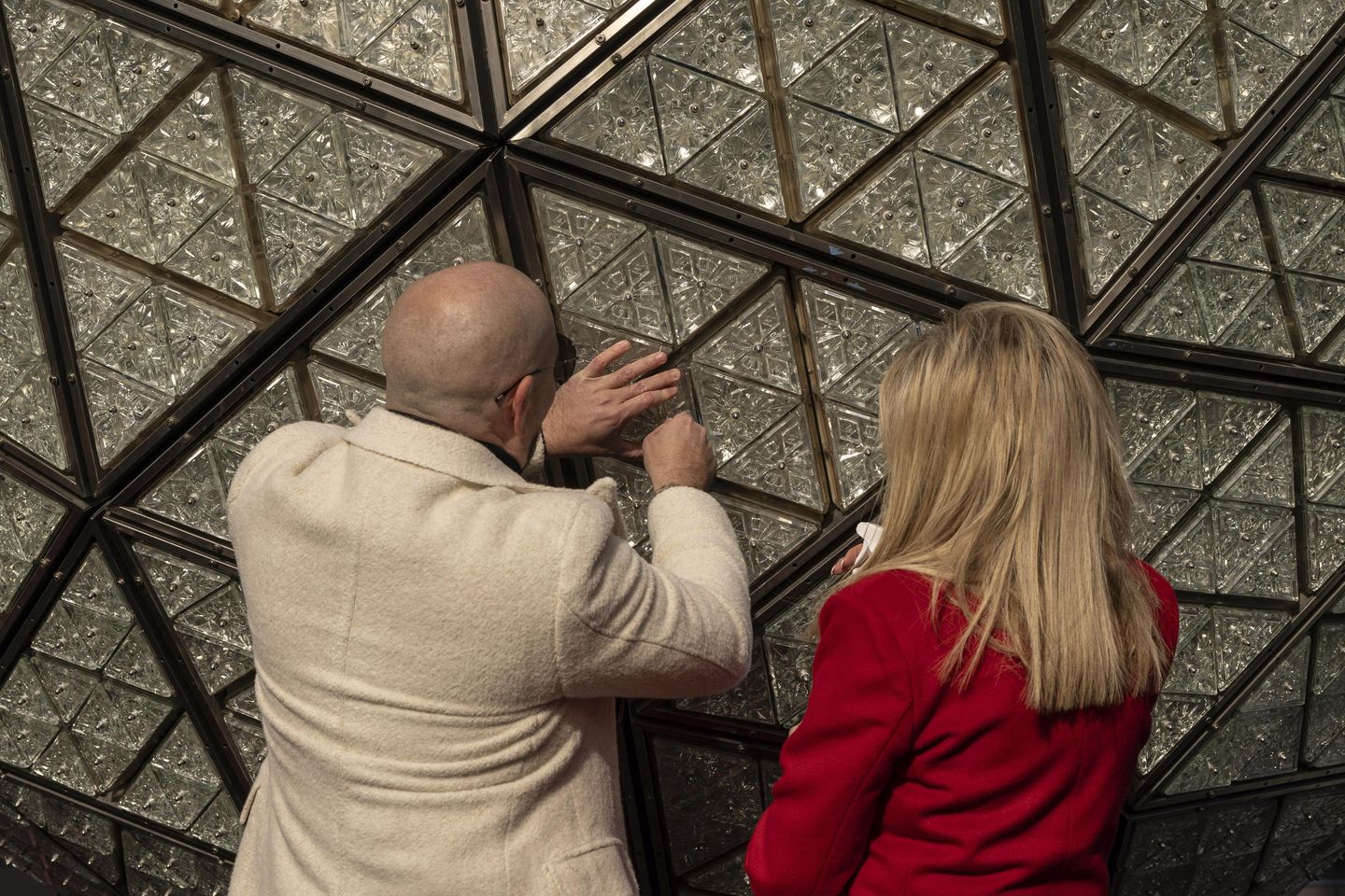 WATCH: Rapper Pitbull helps unveil the Times Square New Year's Eve ball