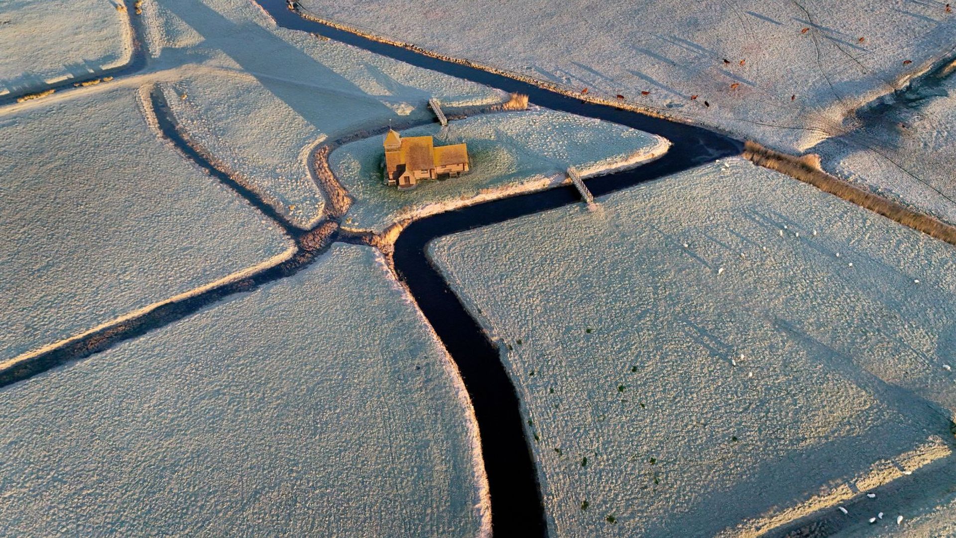 Travel disruption and health warning as cold snap hits Britain