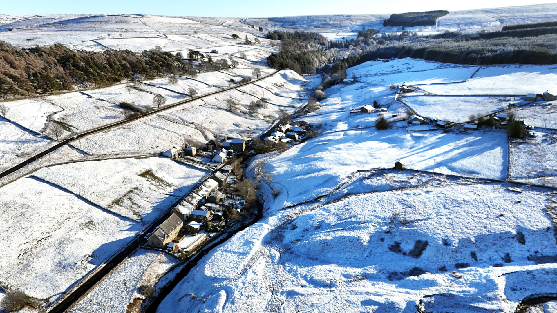 Temperatures to plunge to minus 8C as snow and ice warnings in place over weekend