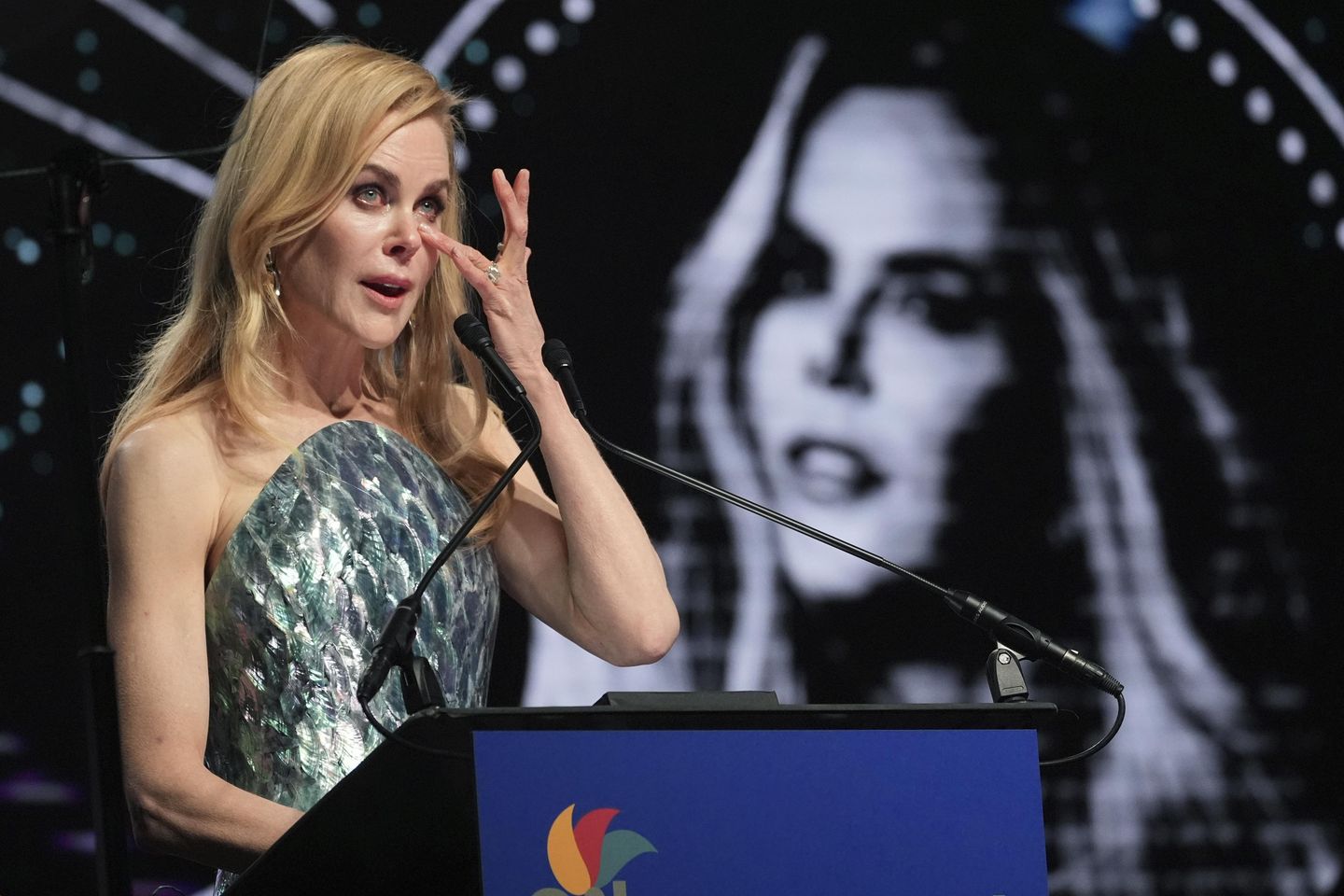 Kidman gives tearful dedication to late mother as film stars gather for heartfelt Palm Springs gala