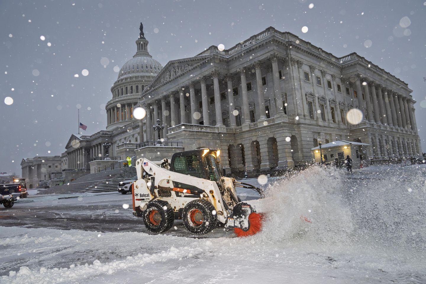 Major U.S. winter blast shuts down schools and government offices in several states