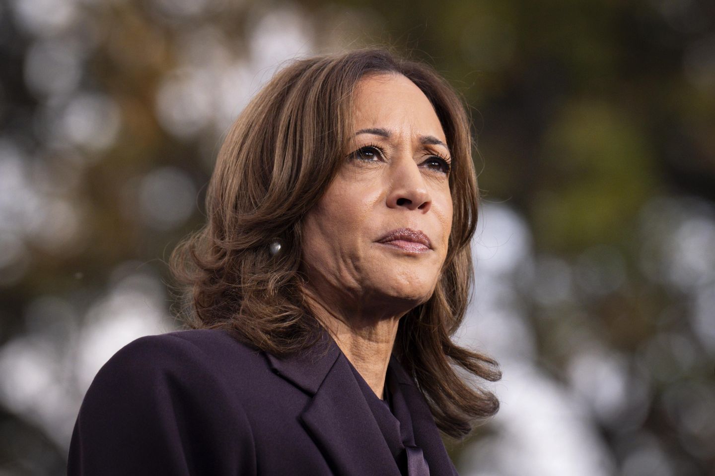 GOP senator's husband goes viral after declining to shake Kamala Harris' hand