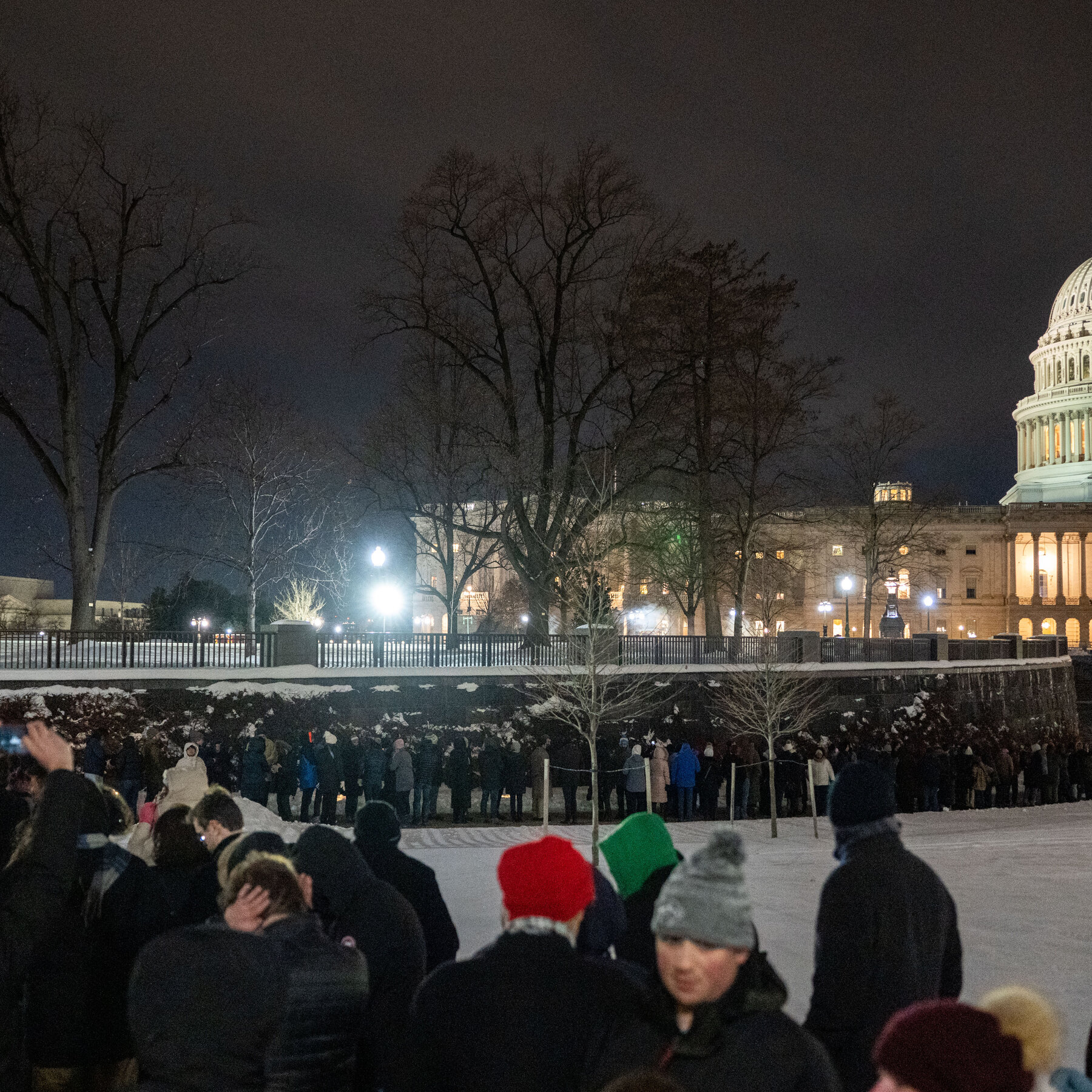 Mourners Defy Subfreezing Temperatures to Honor Jimmy Carter at the Capitol