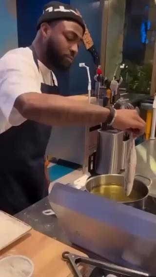  Davido in chef mood as he shows