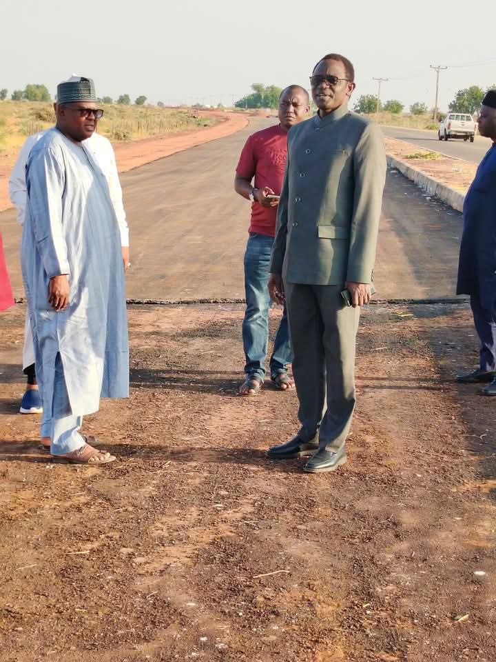 Governor Mai Mala Buni, accompanied by the executive chairman of Potiskum local government area Hon. Salisu Muktari paid a visual visit to the Damaturu-Kalallawa road project 