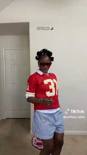 How to style a jersey 

Cc: Nofisat