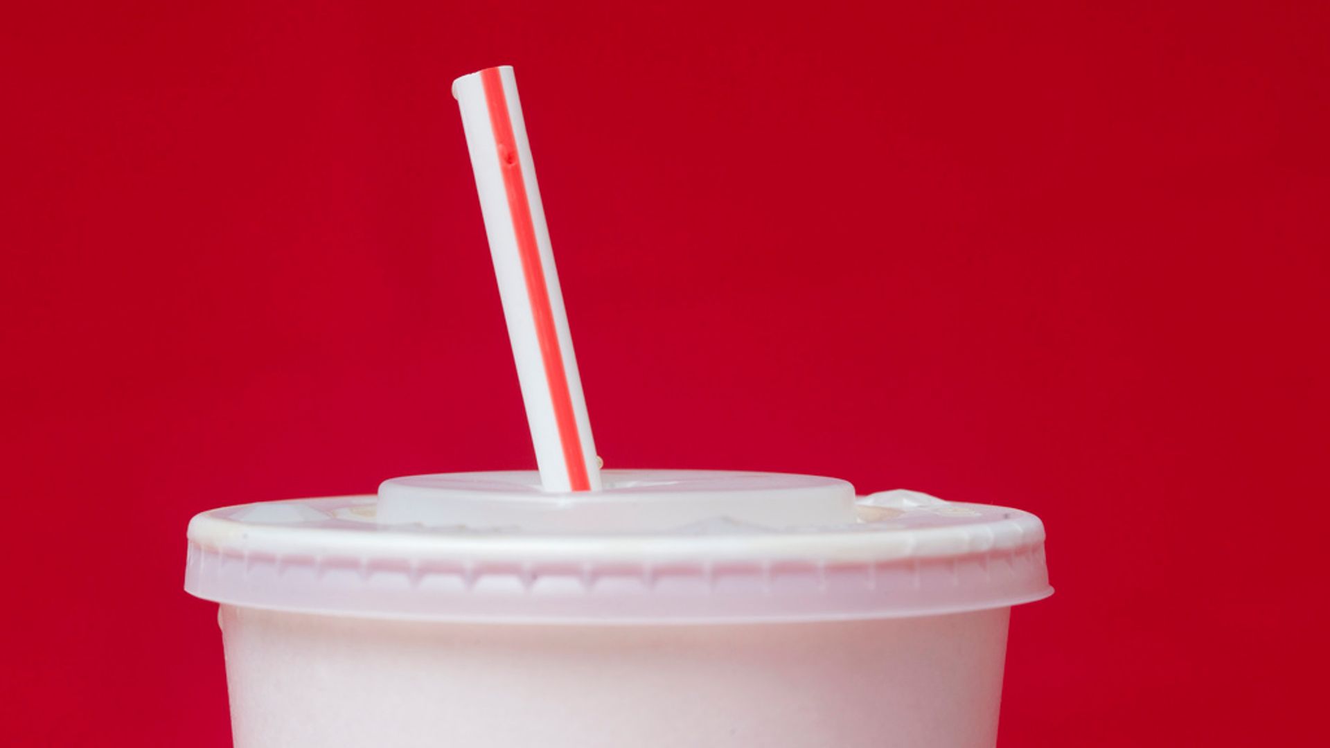 Trump signs order reversing US move to ban plastic straws