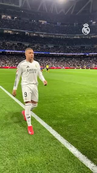 K.Mbappe receives his LaLiga
Player of the