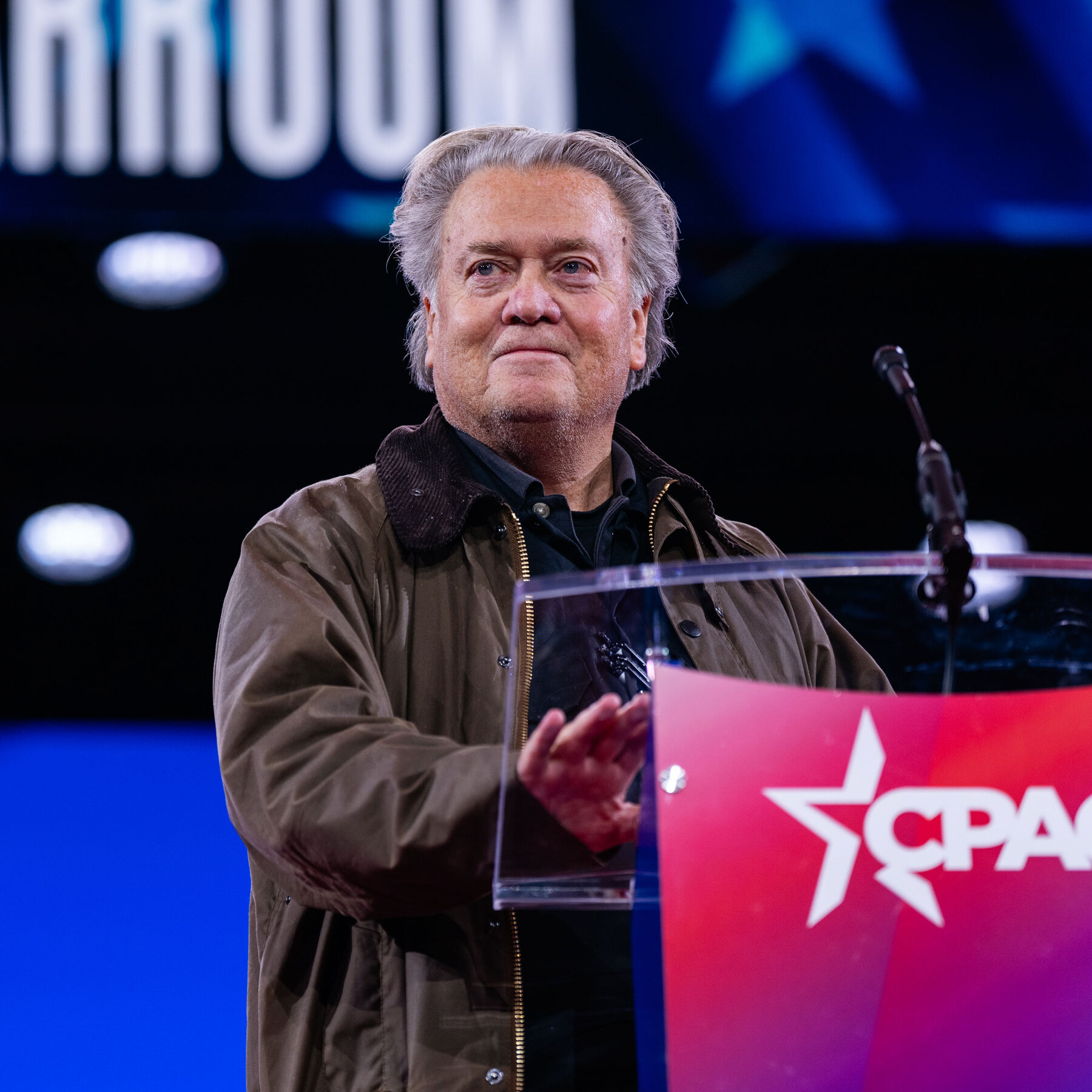 Bannons Salute at CPAC Sparks Outcry, Even on French Right