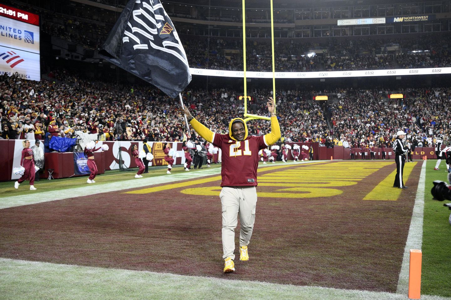 Ex-NFL star Clinton Portis joins DeSean Jackson's staff at Delaware State as running backs coach