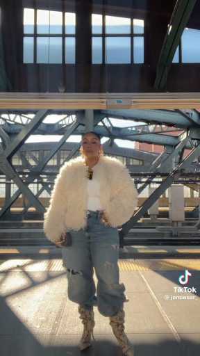 Cozy outfit idea

Cc: Jenswear 

Follow our