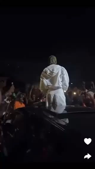  Seyi Vibez at the African Shrine
cc: