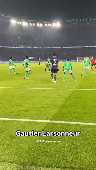  His teammates
cc: thekeeperunion
#sports