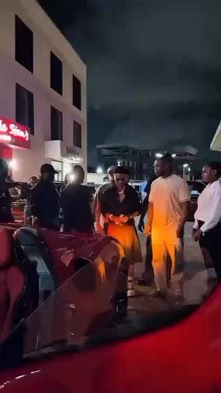  Wizkid is outside
cc: tooxclusive_com
#music #entertainment
