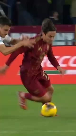  Did someone say yellow card?
cc: officialasroma