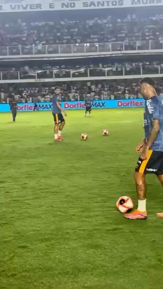  Neymar on the ball and Brazão on