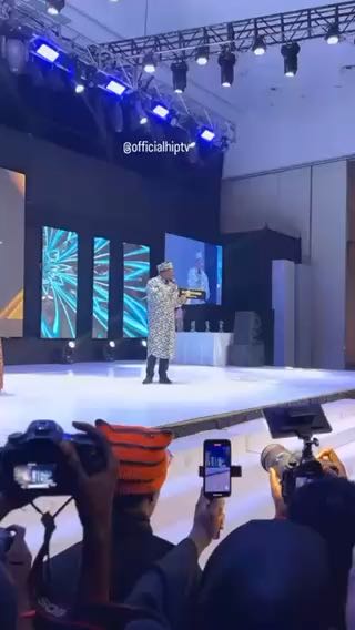  mofedamijo receives a Lifetime achievement award at