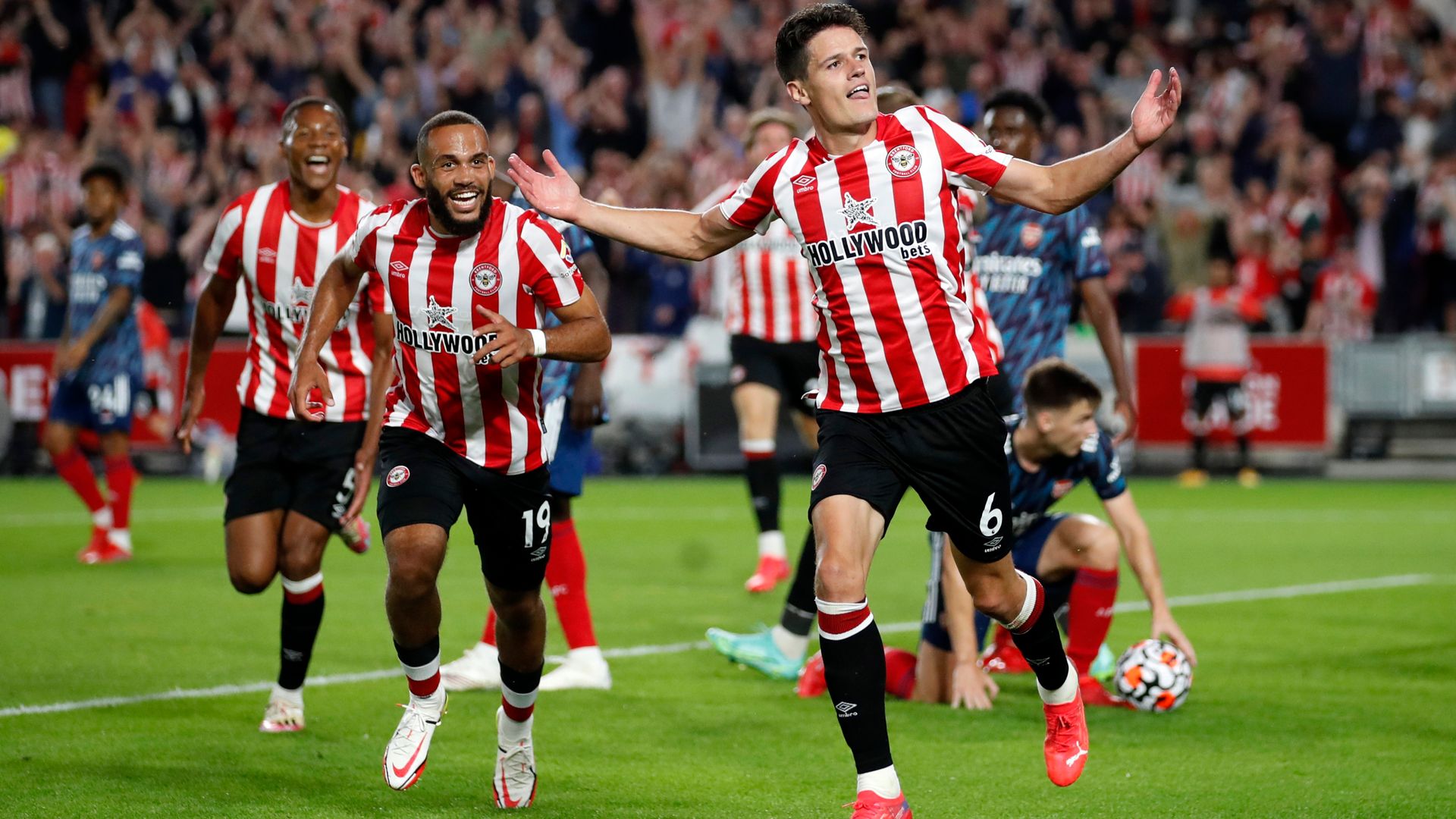 Coca-Cola in talks to return to top tier of Premier League sponsors