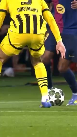 A glimpse of Lamine's quality
cc: fcbarcelona