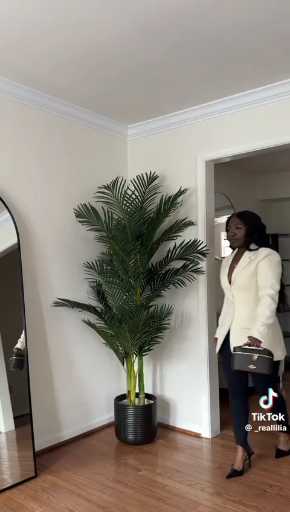 Blazer outfit idea

Cc: Reallilia 

Follow our