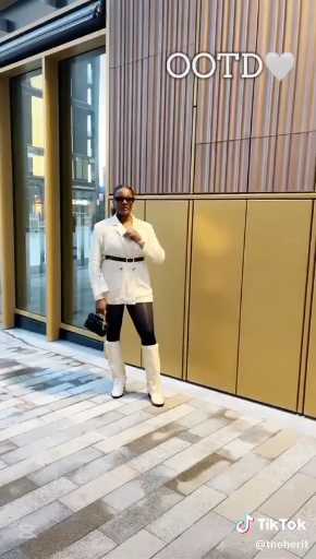 Blazer outfit idea

Cc:Theherit

Follow our page