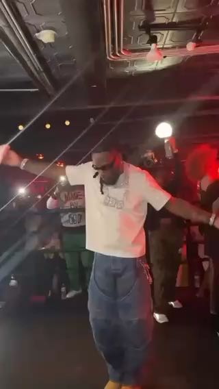  Burnaboy dancing to 