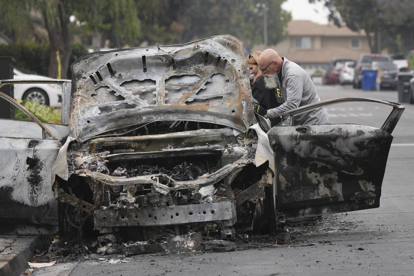 Runway lights weren't working as pilot tried to land at foggy San Diego airport before fatal crash