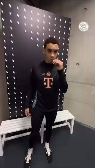 Jamal and his childhood picture
cc: fcbayern