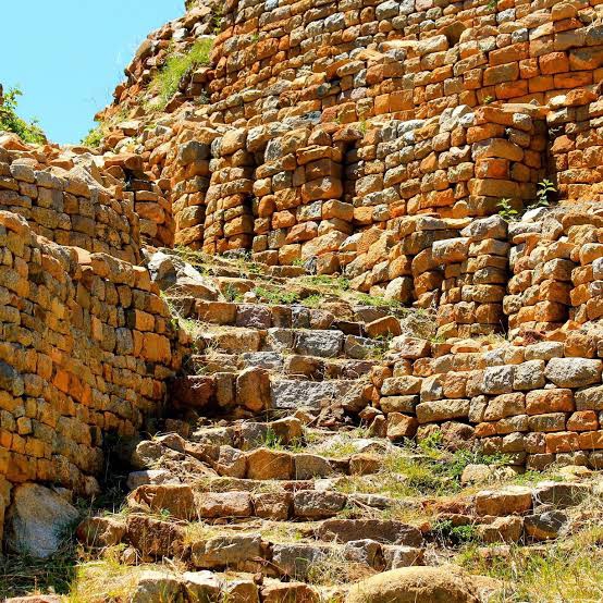 Domboshaba Ruins: Whispers of an Ancient Hilltop Kingdom