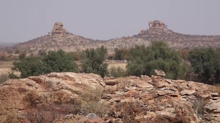 Motlhabaneng Rock Paintings: Ancient Art in the Tuli Wilderness