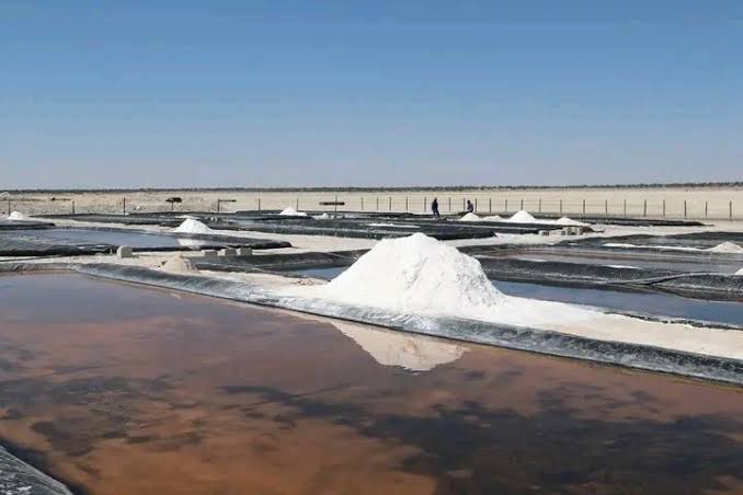 Hukuntsi Salt Pans — The Quiet Mirage of the Kalahari