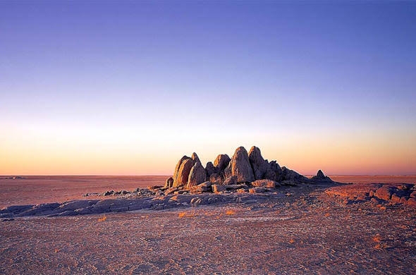 Deception Valley — The Illusion of Life in the Heart of the Kalahari