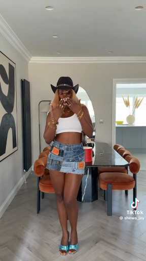 Mini skirt outfit idea

Cc: Shewajay 

Follow
