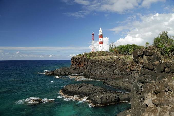 Albion Lighthouse – Guiding Light of the West Coast