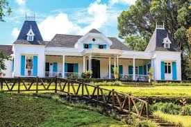 Domaine des Aubineaux – A Colonial Tea House Time Capsule
