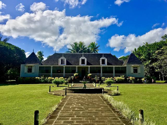 St. Aubin House – Colonial Charm and Botanical Grace in the South