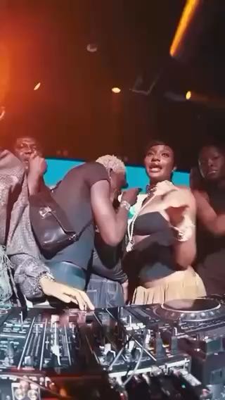 Ayra Starr dancing to Wizkid song at