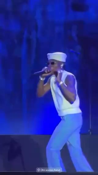  Immediately Wiz picked up the water, the