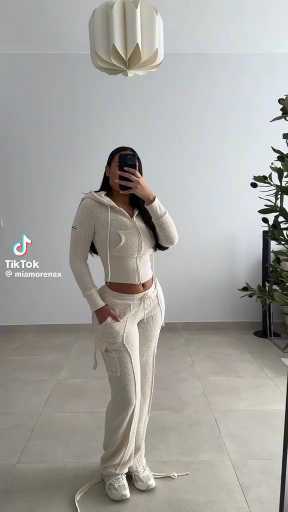 Tracksuit outfit idea

Cc: Miamorenaxx

Follow our