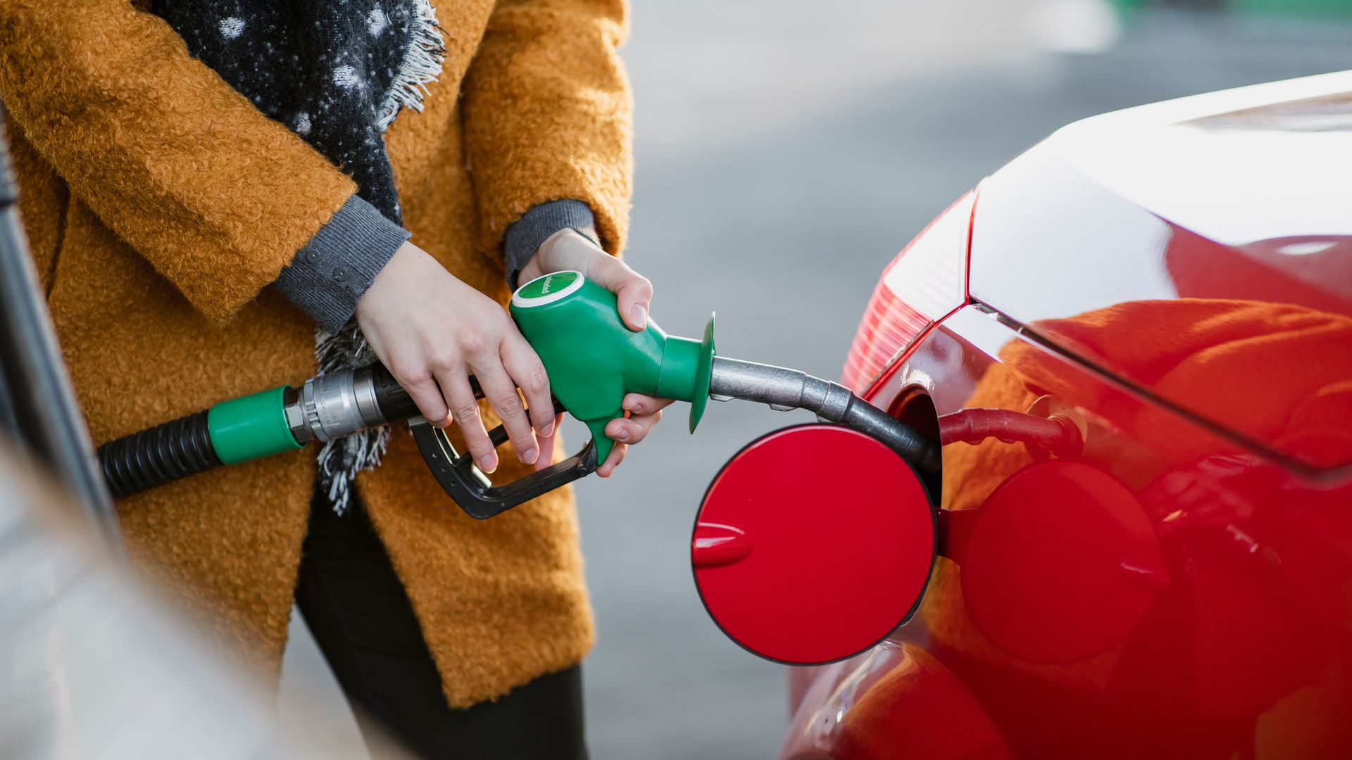 Lenders to ailing oil refinery’s petrol forecourts arm plot sale