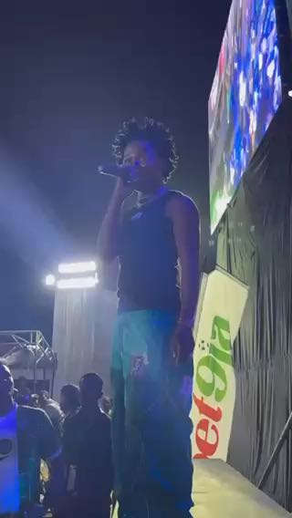 Shoday performing live at the Bet 9ja