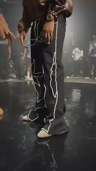 Olamide X Ashidapo
cc: tooxclusive_com
#music #entertainment